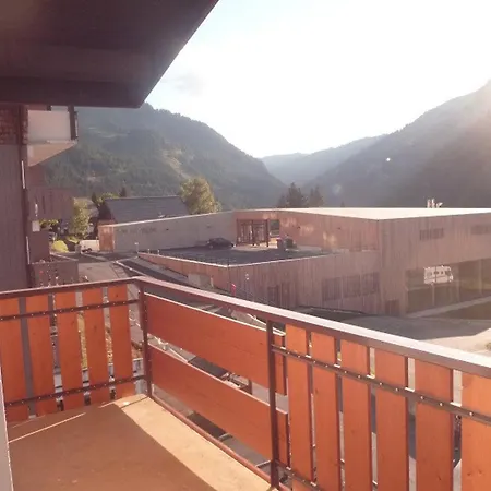 3 Pieces Avec Balcon, Proche Centre Et Remontees Mecaniques, - Fr-1-676-35 Apartment *